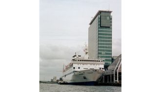 Das Traumschiff MS Paloma 1 Start der Kreuzfahrt im Bremerhaven (Deutschland)