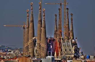 Imposante Bauten von Archidekt Antonio Gaudi in Barcelona: Hier die Kirche Sagrada