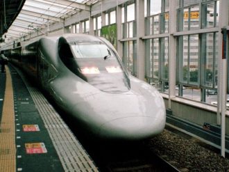 Mit einem Shinkansen Zug (Bild Shinkansen "NOZOMI" 700: 300km/h) reisten wir bis nach Hiroshima