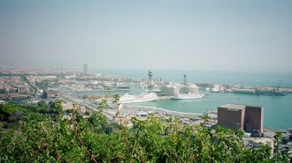 Aussicht vom Olympiaberg von Barcelona auf den Hafen