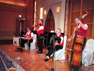 Beim Aufspielen im Intercontinental Hotel in Yokohama für die Schweizer Firma Bühler AG