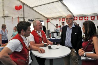 Beni und Albert im Gespräch mit Botschafter Dominik Furgler und Gattin Hayam